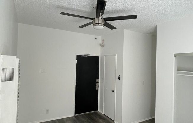 Studio, 1 bath, 300 sqft, $1,350, Unit 204