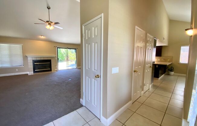 $2,295 Bullard & Fowler, 3 Bedroom - Amber Ave, Clovis