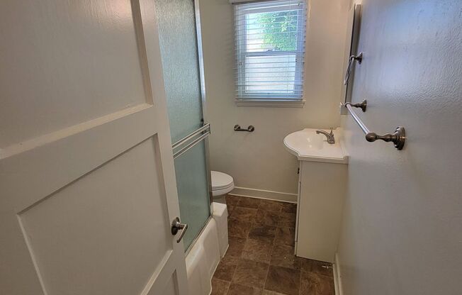 2 beds, 1 bath, $2,395, Unit 4473L