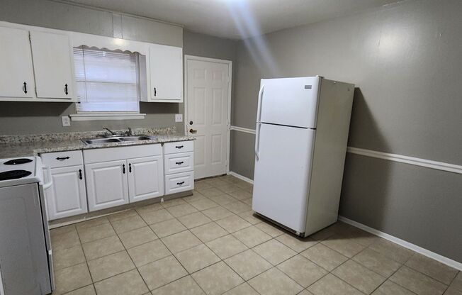 2 beds, 1 bath, 950 sqft, $825, Unit 7