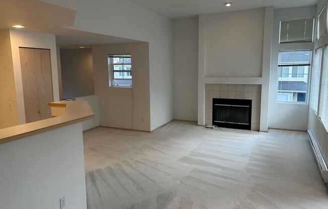 2 Bed, 2 bath Condo w/garage in West Bay at The Lakes in Kent, $2550/mo.