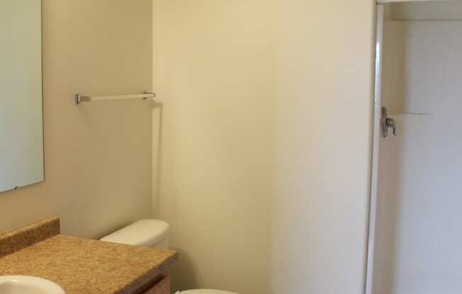 3 beds, 2 baths, 1,285 sqft, $1,425, Unit 323