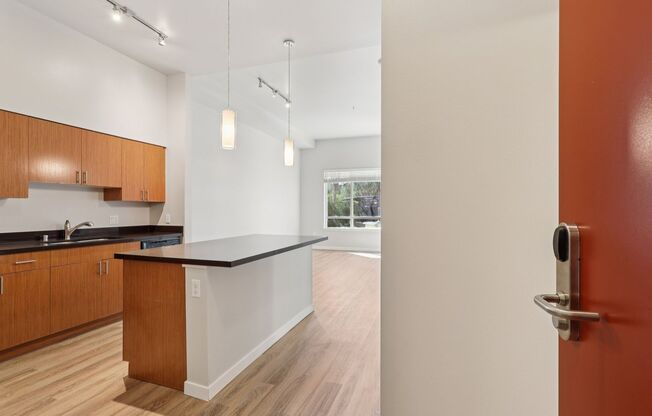 1 bed, 1 bath, 698 sqft, $2,095, Unit B247