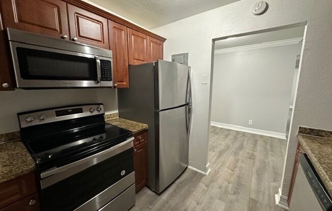 2 beds, 2 baths, 900 sqft, $1,995, Unit 206