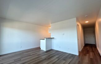 2 beds, 1 bath, $1,795, Unit 403