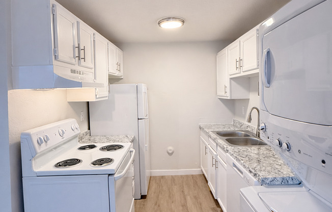 2 beds, 1 bath, 690 sqft, $1,595, Unit 721