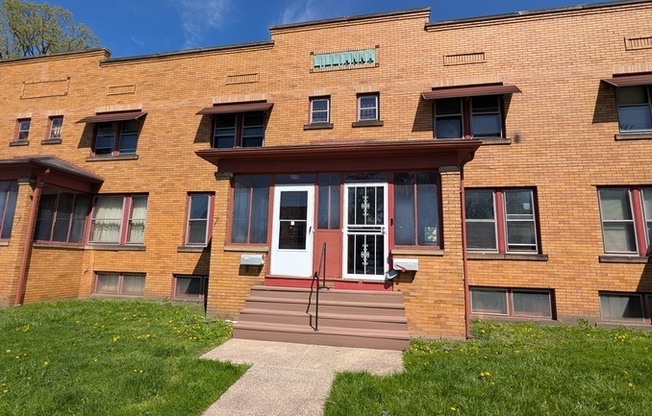 1313 W 93 ST