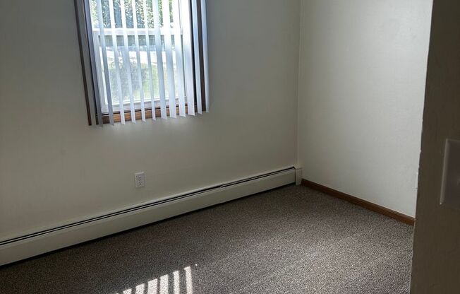 2 beds, 1 bath, 825 sqft, $1,045, Unit 1805-3