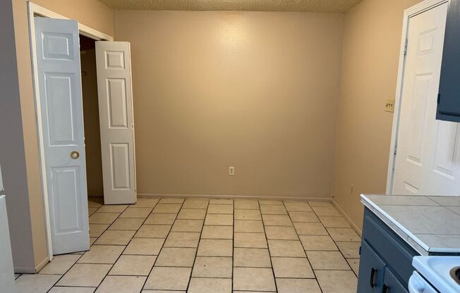 2 beds, 1.5 baths, 1,100 sqft, $930, Unit 8835-B