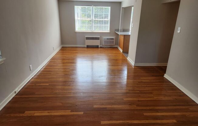 2 beds, 1 bath, 897 sqft, $2,265, Unit A-05