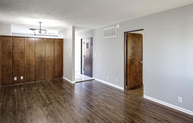 2 beds, 1 bath, $945, Unit 16