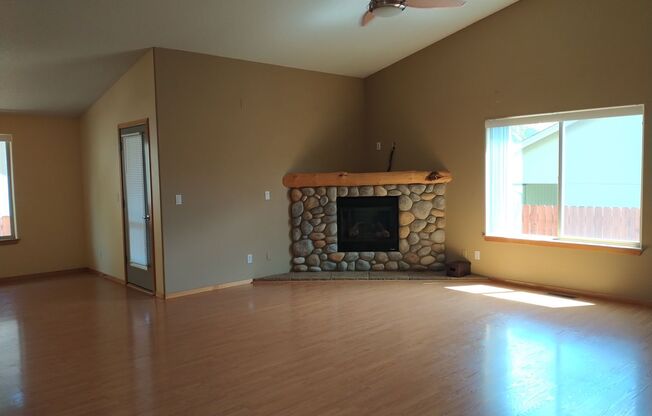 3 beds, 2 baths, $2,595