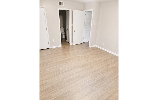 1 bed, 1 bath, 770 sqft, $810