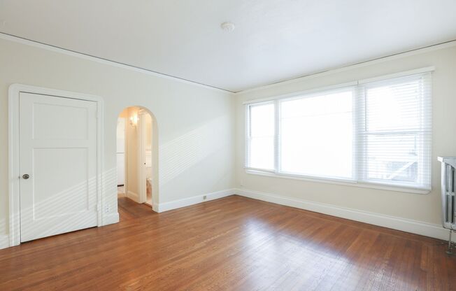 Lovely, light filled studio with lots of closet space. (171 Montecito Ave #206)