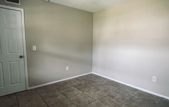 Well appointed 2/2 1st floor condo in beautiful Winter Garden. Available Now!