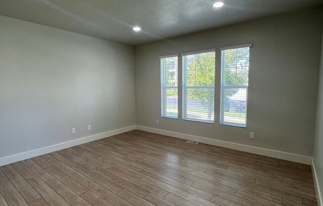 PRE-LEASE FOR $1,000 OFF - 3 Bed 2.5 Bath Ivory Townhome in Pleasant Grove!