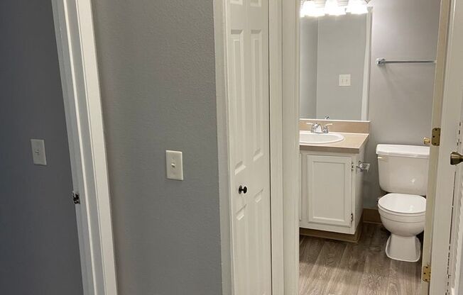 1 bed, 1 bath, 660 sqft, $965, Unit 929-12