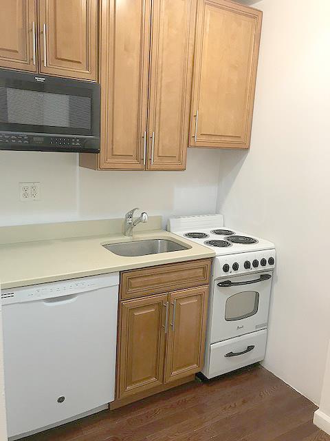 1 bed, 1 bath, 700 sqft, $3,050, Unit 10-H