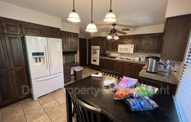 8506 W 98 ST