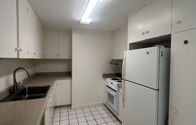 1 bedroom, 1 bath, 1 covered parking!