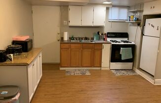 2 beds, 1 bath, 720 sqft, $900, Unit 2