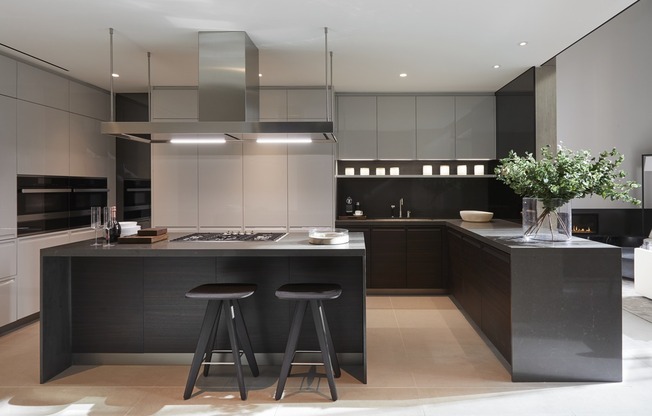 522 W 29 ST