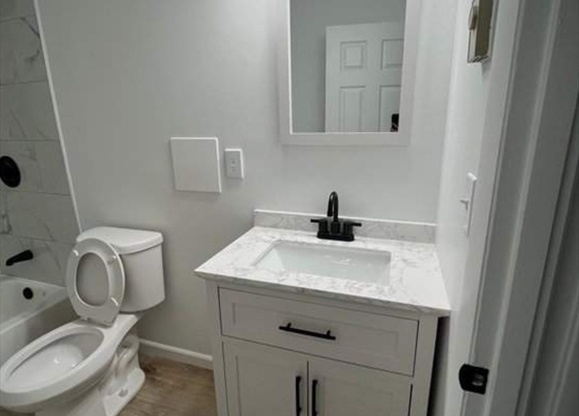 2 beds, 1 bath, 850 sqft, $2,150, Unit 28