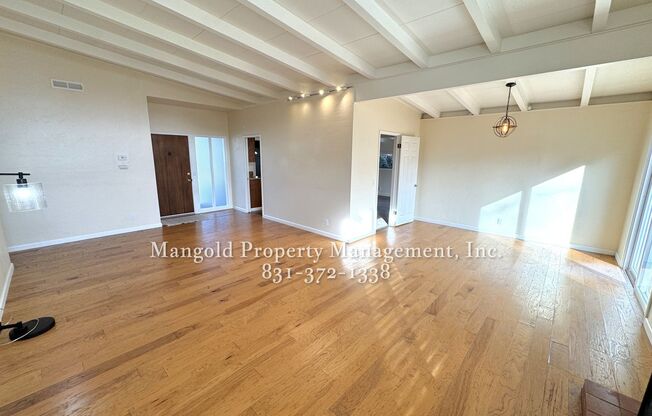 Beautiful 3-Bed, 2 Bath Mission Fields Home in Carmel-by-the-Sea with Modern Kitchen and Hardwood Floors