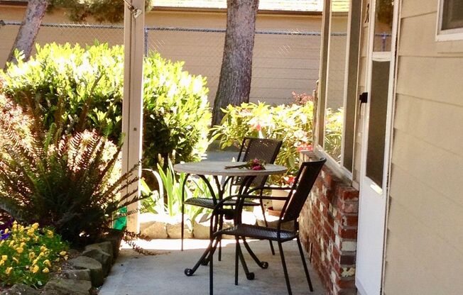 2 beds, 1 bath, 845 sqft, $1,625, Unit 42