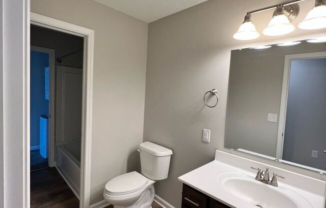 2 beds, 1 bath, 1,000 sqft, $980, Unit H 211