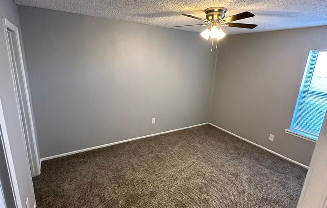 2 beds, 1.5 baths, 900 sqft, $920, Unit 605-202