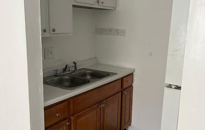 2 beds, 1 bath, 800 sqft, $950, Unit 103