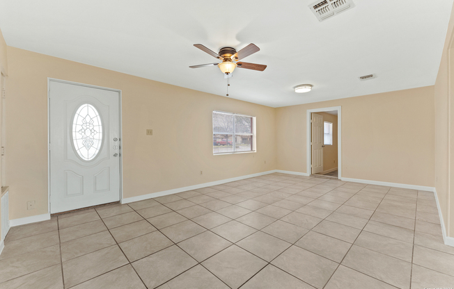 3323 W WOODLAWN AVE
