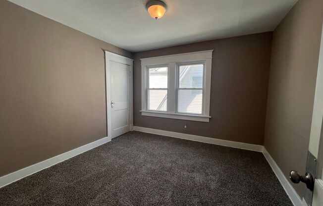 3 beds, 1 bath, $1,300