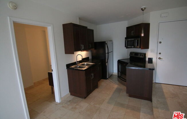 1 bed, 1 bath, 700 sqft, $2,450, Unit 204