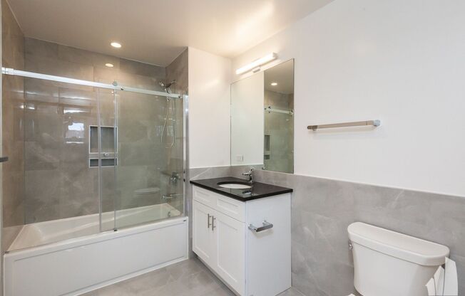 2 beds, 2 baths, 950 sqft, $3,550, Unit 927-201