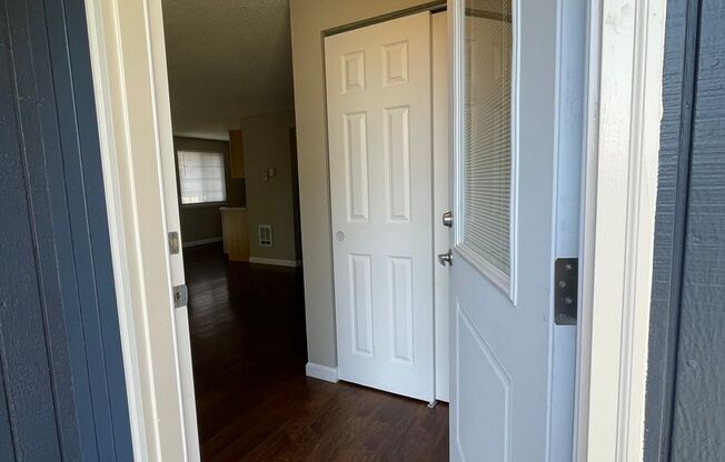 2 beds, 1 bath, 945 sqft, $1,500, Unit 090
