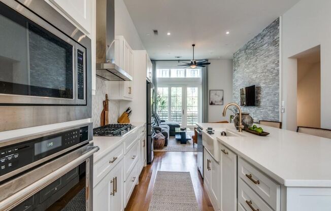 3 Bedroom Townhome in Uptown!