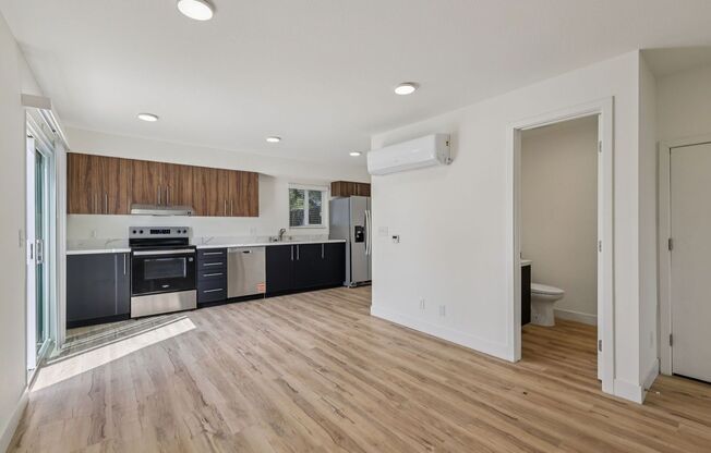 2 beds, 1.5 baths, 1,215 sqft, $3,840, Unit 601