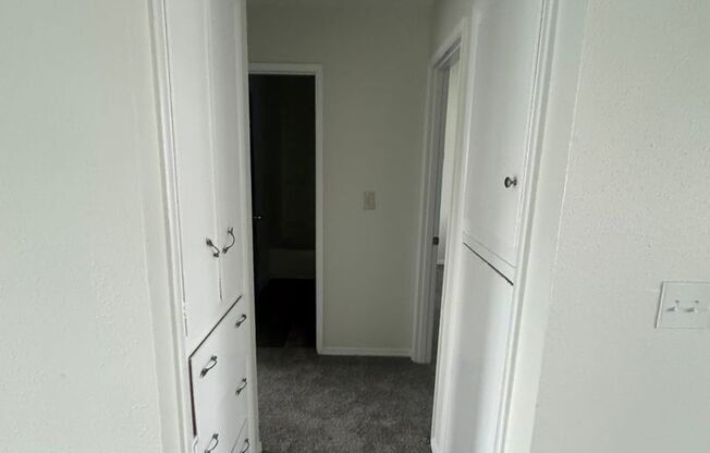 2 beds, 1 bath, 750 sqft, $1,350, Unit 22