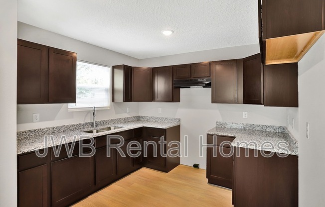 1721 9 ST W