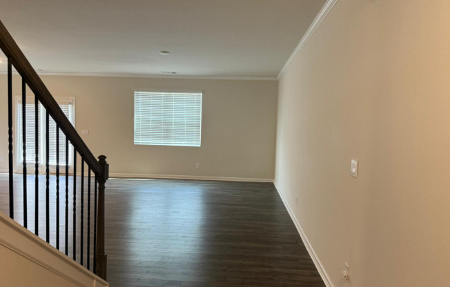 5135 TULIP SQ