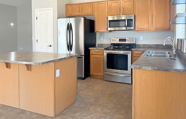 Solar makes this 4bedroom Goodyear home a bargain!