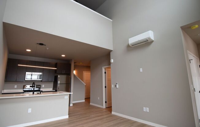 1 bed, 1 bath, 925 sqft, $1,885, Unit 5604-404