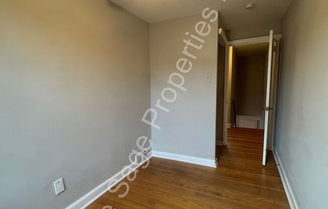 3 beds, 1 bath, $1,595