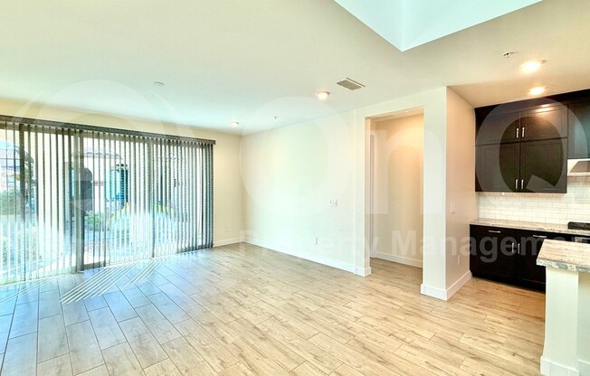 3 beds, 2.5 baths, 2,285 sqft, $3,199, Unit 44