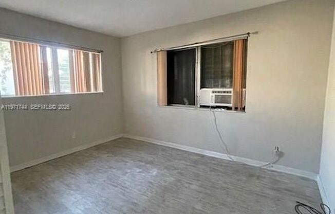 121 NE 169TH TER NORTH MIAMI BEACH, FL 33162