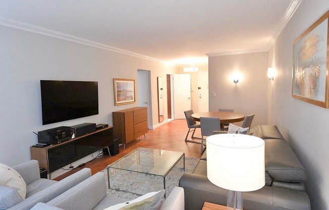 411 E 53 ST