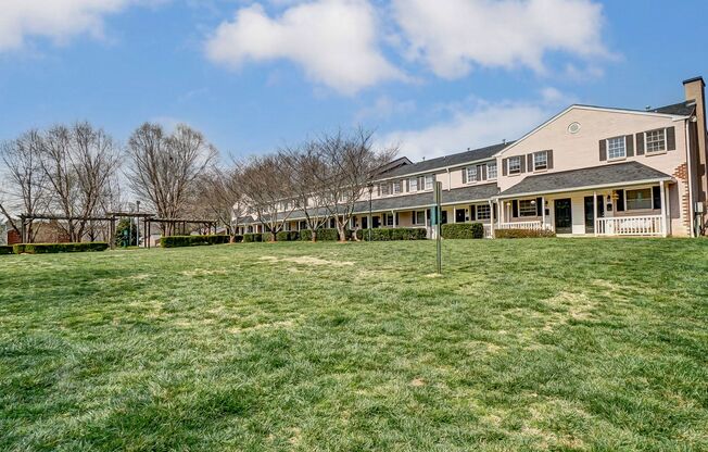 Charming Townhome in Sought-After Williamsburg on Commonwealth
