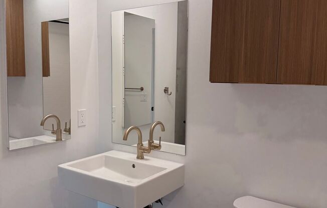 2 beds, 2 baths, 816 sqft, $4,225, Unit 805
